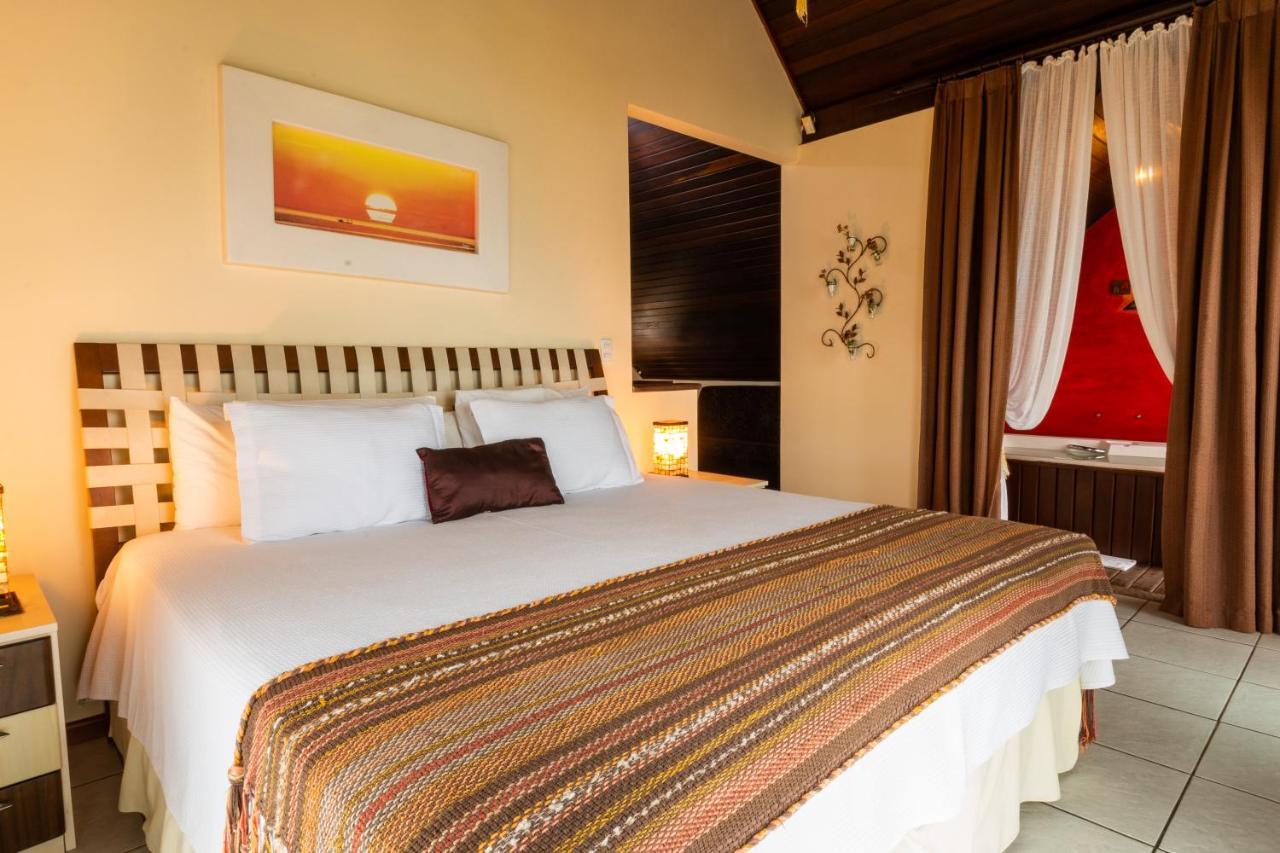 Olhos Verdes Guest House Бомбиняс Екстериор снимка