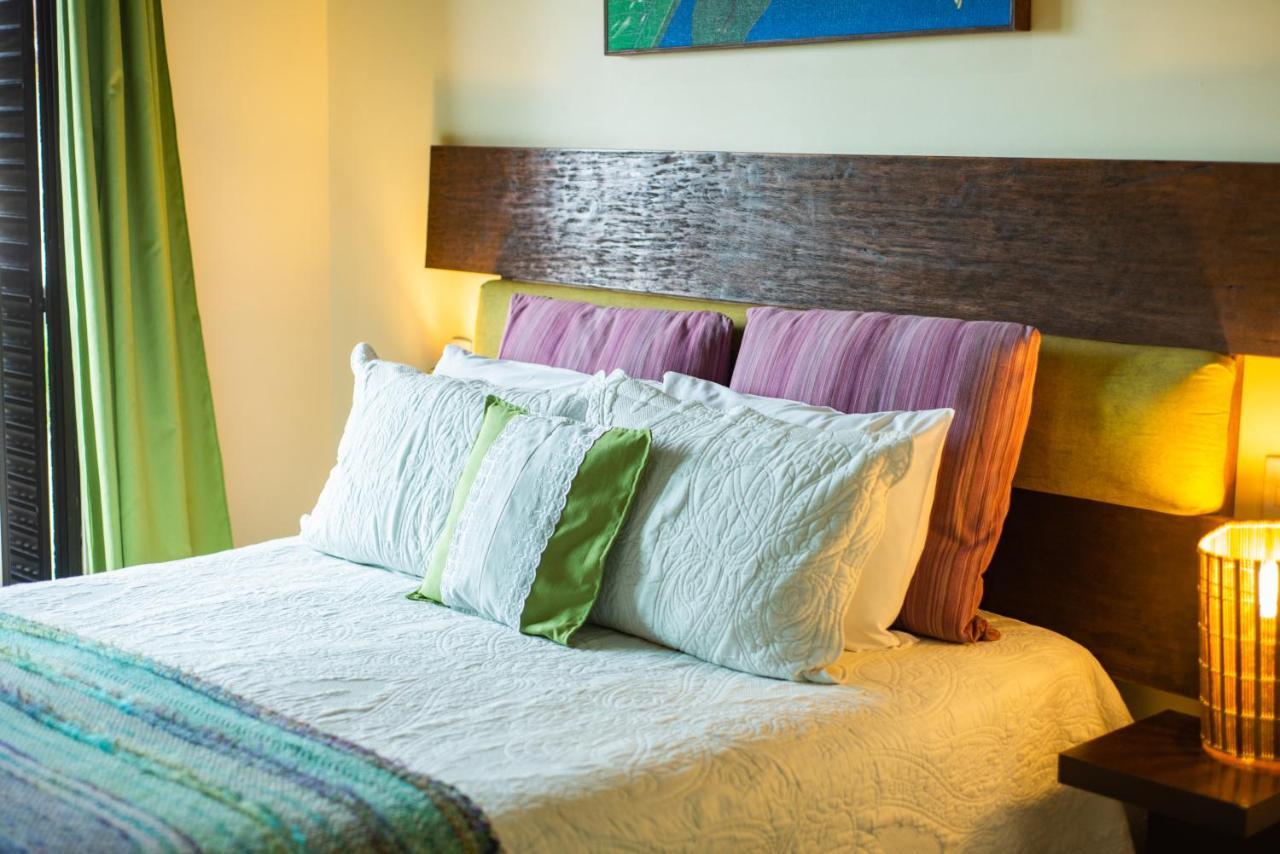Olhos Verdes Guest House Бомбиняс Екстериор снимка